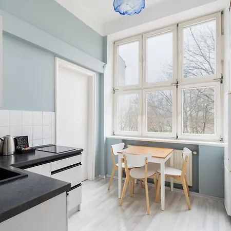 Wawel - Riverside Castle *