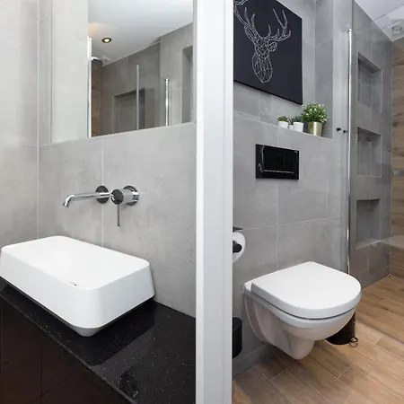 Wawel - Riverside Castle *